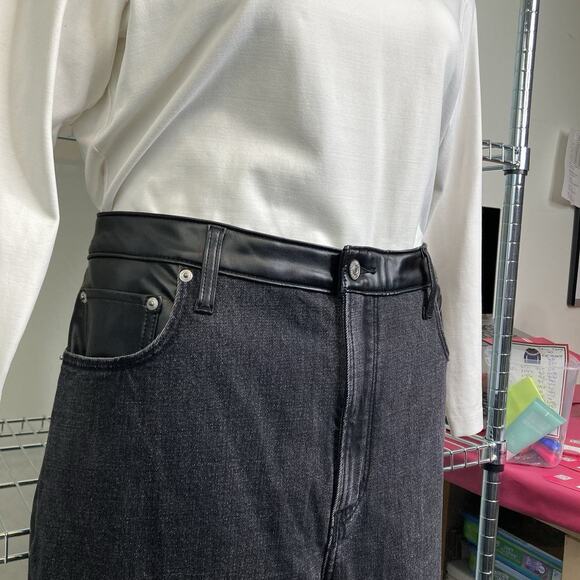 Abercrombie & Fitch Ankle Straight Vegan Leather Ultra High Rise Jeans Size 34 - Picture 13 of 16